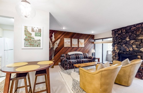 Warm Springs Condo | Modern Mountain Gem near Lifts w/Free WiFi, Gas Fireplace, Shared Hot Tub/Sauna