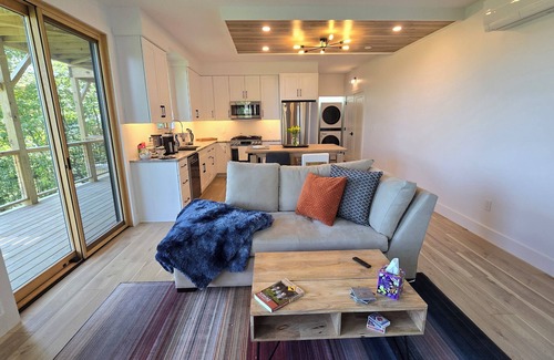 Skyland House | Modern Mountain Getaway with Breathtaking Views. Unwind in Style.