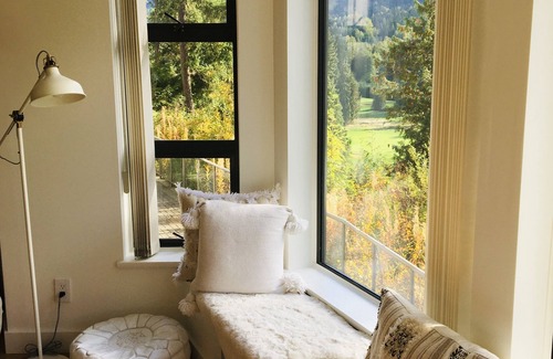 Blueberry Hill House | Modern Mountain Getaway-2 bedroom 2 bath. Hot tub.