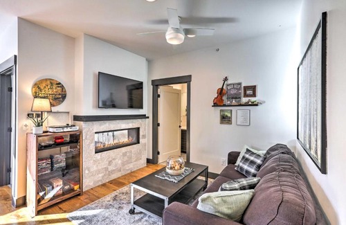 Grand Lake Apartment | Modern Mountain Getaway, Walk to Grand Lake!
