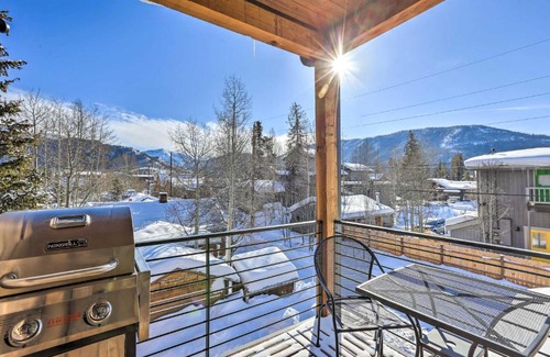 Grand Lake Apartment | Modern Mountain Getaway, Walk to Grand Lake!