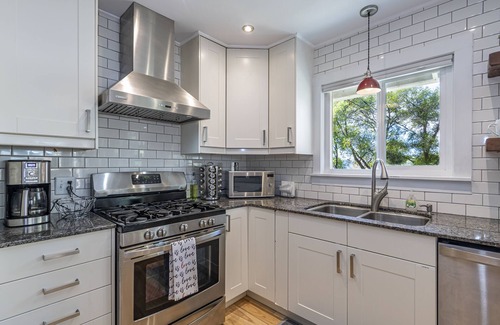 Yosemite Forks House | Modern Mountain home close to Yosemite S. entrance & Bass Lake.