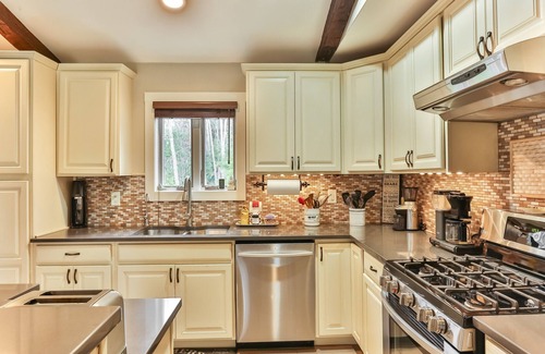Jewett House | Modern Mountain Oasis with Hot tub, Heated Pool, Games, Close to Ski/Mountains