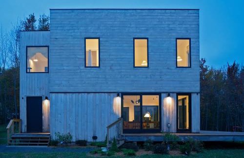 Fleischmanns House | Modern Mountain Retreat with Hot Tub