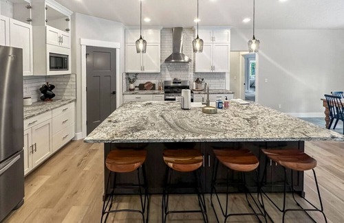 Donnelly Apartment | Modern Mountain Retreat with Hot Tub