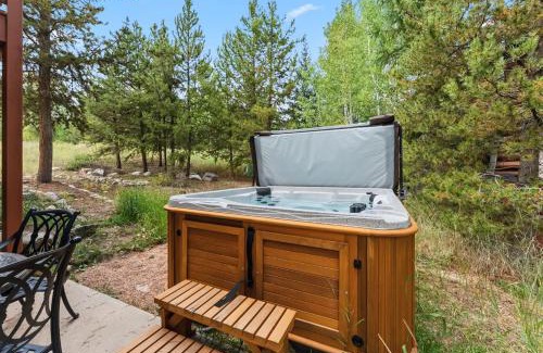 Three Peaks House | Modern Mountain Stay Hot Tub Fire Pit and Views