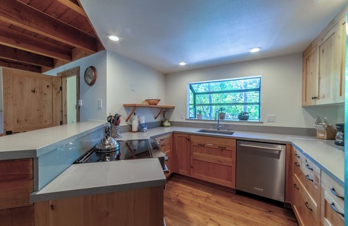 Mammoth Lakes House | Modern Mountain Townhome, Views, Pool & Spa 581