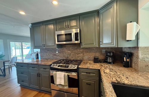 Canyon Country House | Modern Mountain Vie Retreat Sleeps 12 Sunset View & Fireplace