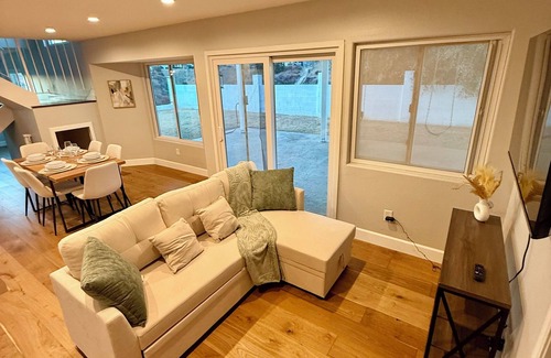 Canyon Country House | Modern Mountain Vie Retreat Sleeps 12 Sunset View & Fireplace