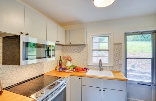 Boiceville Cabin | Modern Mountainside Home w/Trail Access On-Site