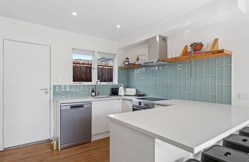 Greenlane - Ellerslie House | Modern Mt Wellington Home