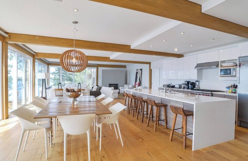 Bracebridge Cottage | Modern Muskoka! Sunsets And Views! Executive Luxury, Glass House! S/W views