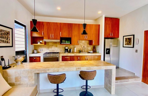 San Antonio Tlayacapan House | Modern 1 Bedroom Guesthouse - Walk to everything - 1 Night Rate Available