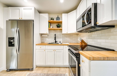 Naples House | Modern Naples Duplex Home ~ 7 Mi to Beach!