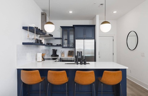 Cleveland Park House | Modern Nashville Condo 5 Beds -3 Miles to Downtown