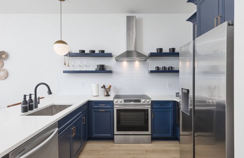 Cleveland Park House | Modern Nashville Condo 5 Beds -3 Miles to Downtown