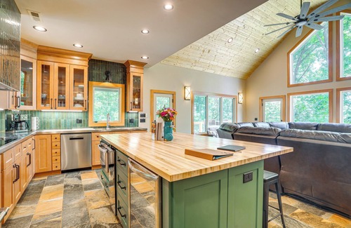 Nellysford Cabin | Modern Nellysford Getaway w/View: Deck & Fire Pit