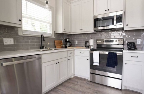 Bryan House | Modern Nest - Brand New House w/modern amenities