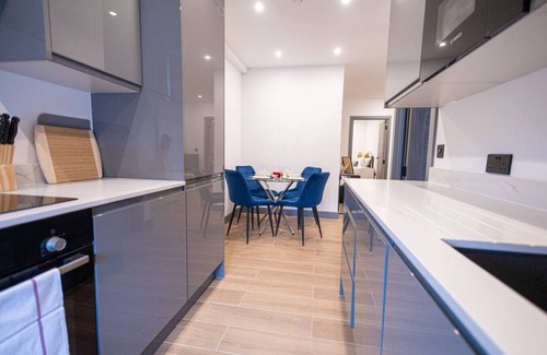 West Finchley Apartment | Modern New 2BR/2BA in Finchley
