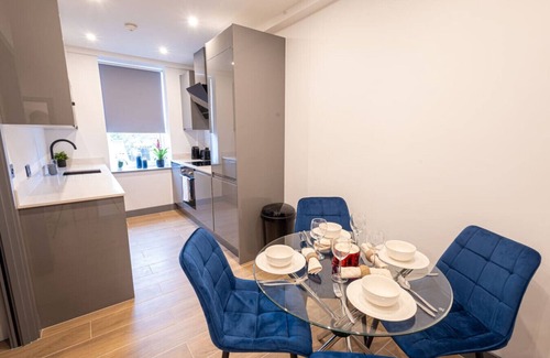 West Finchley Apartment | Modern New 2BR/2BA in Finchley