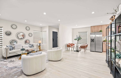 Mount Wilson House | Modern New 3B Home Fully Stocked & Cozy & Sunlight