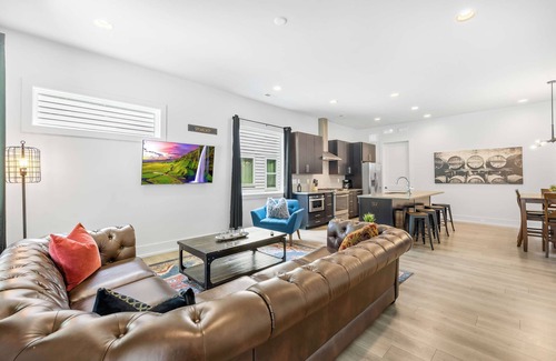 Sugar Creek House | Modern new 4BR Home near NoDa & Downtown