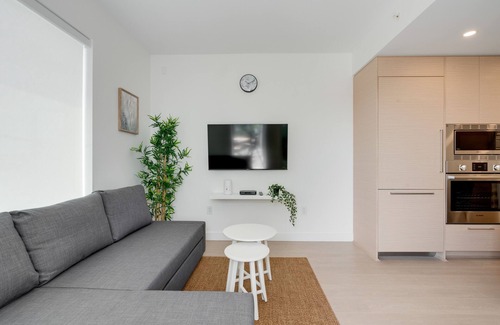 Marpole House | 🌇Modern New Apt 🌉Marpole✈️ Parking🚘 AC❄ Parks🏞