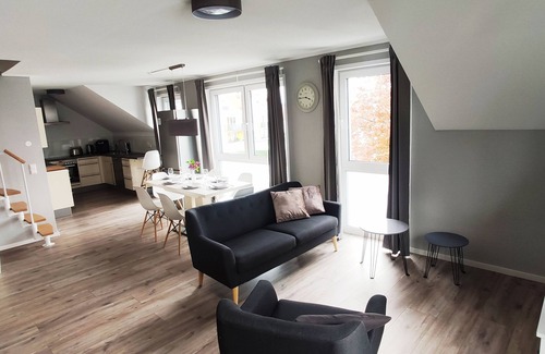 Trossingen Apartment | Modern new-build apartment with 35 sqm roof terrace + fireplace