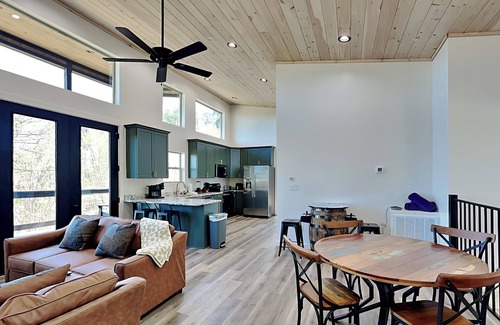 Gatlinburg - Pigeon Forge Cabin | Modern New-Built Cabin in Smoky Cove, Pet-Friendly w. Pool + Hot Tub!