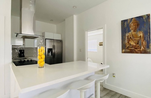 Westchester House | Modern & New, Excellent Location Miami 2/1