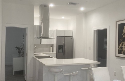 Westchester House | Modern & New, Excellent Location Miami 2/1