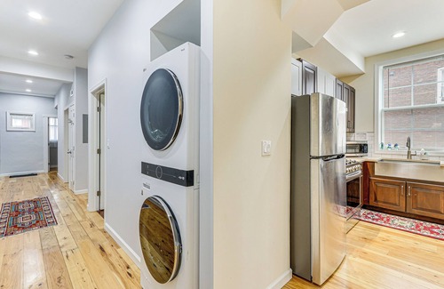 New Haven Apartment | Modern New Haven Condo < 1 Mi to Downtown!