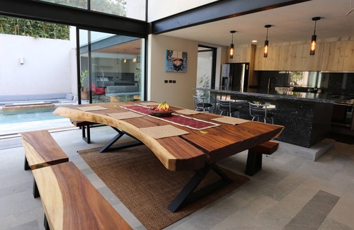 Avandaro House | Modern New Luxury Private Villa for Family Fun - Pool, Jacuzzi, King Beds, Patio