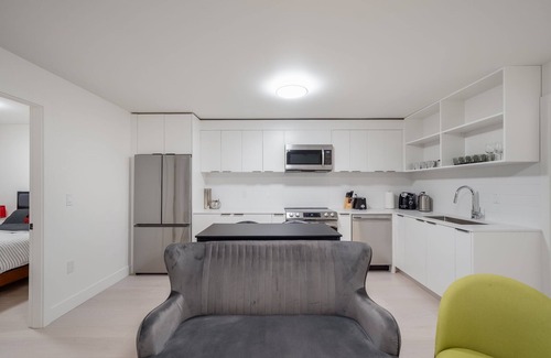 Lynn Valley House | Modern, new suite close to trails, mountains and beaches