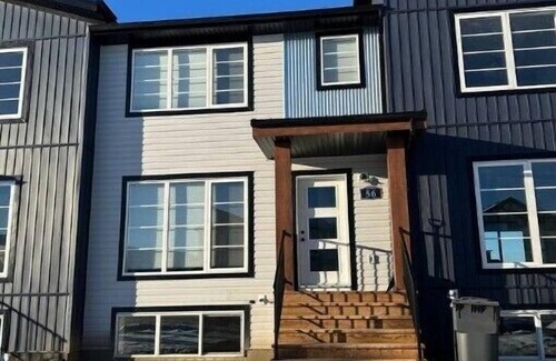 Red Deer House | Modern new townhouse