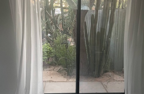 F. Q. Story Apartment | Modern, newly built detached guest house in historic CenPho, bordering DT PHX