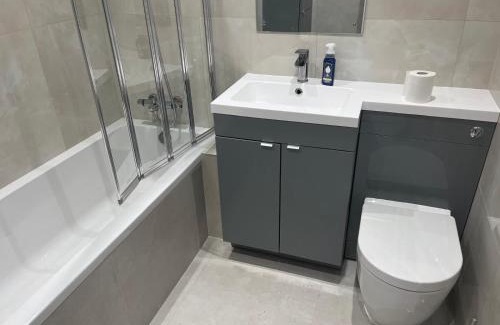 Selhurst House | Modern newly refurbished 2 bedroom house in Croydon