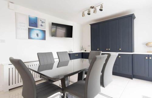 Lahinch House | Modern newly refurbished house 10 minute walk from Lahinch