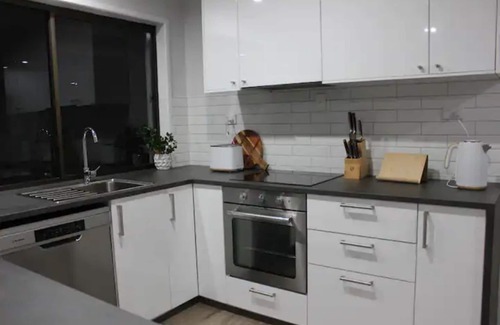 Brighton House | Modern newly renovated home with pool!