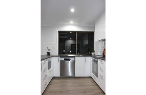 Brighton House | Modern newly renovated home with pool!