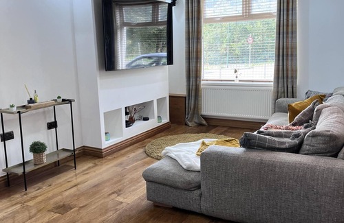 Waunlwyd House | Modern Newly Renovated 3 Story House in Ebbw Vale
