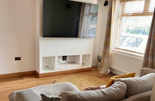 Waunlwyd House | Modern Newly Renovated 3 Story House in Ebbw Vale