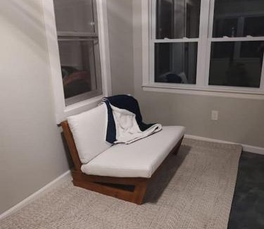 La Crosse Apartment | Modern, Newly-Renovated Home in the heart of LAX