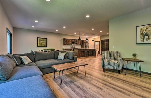Lake Shore House | Modern Nisswa Escape w/Deck: Walk to Gull Lake!