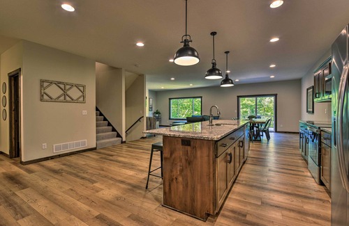 Lake Shore House | Modern Nisswa Escape w/Deck: Walk to Gull Lake!