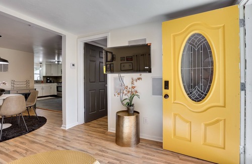 Northfield Cottage | Modern Northfield Cottage w/Yard!