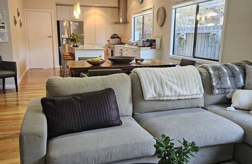 Patonga House | Modern.nVery comfortable, well equipped.nCreek side. nViews. nPeace and quiet!