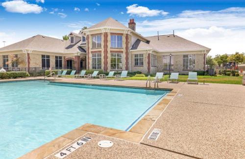 Fossil Creek Apartment | Modern Oasis 2 Bedrooms, 2 Baths Pool