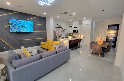 Northside House | Modern Oasis - Charming 3-bedroom 3.5 bath near downtown