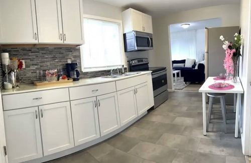 Redford House | Modern Oasis, Charming 3-bedroom 2 Bath house